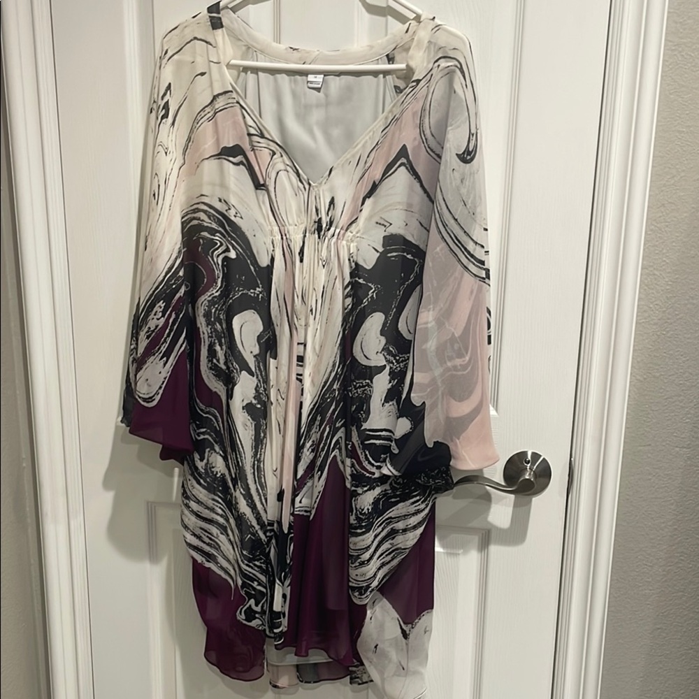 Diane Von Furstenberg White, Gray, Black and Burgundy 3/4 Sleeve flowy dress